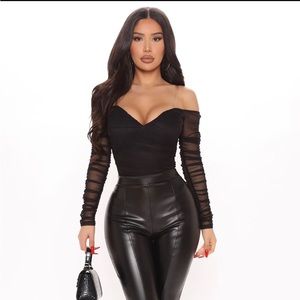 Fashion nova black sweetheart neckline bodysuit